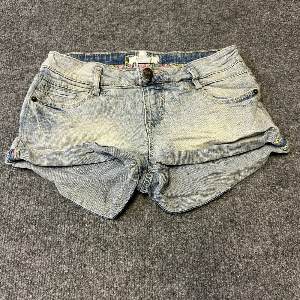Forever 21 Denim Shorts Womens Size 25 Light Wash Low Rise Cuffed Stretch Jean